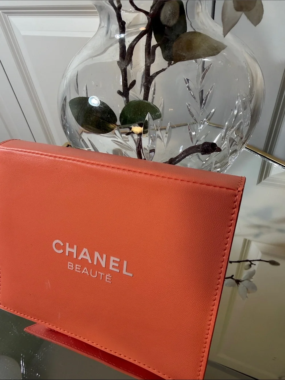 CHANEL Beauté Coral-Orange Travel Makeup Case - Picture 2 of 7